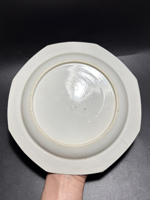 古玩陶瓷清乾隆·(滿工細(xì)路)青花山水人物“攜親訪友圖”八方盤拍賣,當(dāng)前價(jià)格1180元