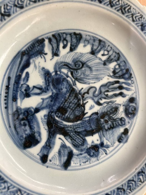 古玩陶瓷青花麒麟望月紋盤真品鑒賞圖