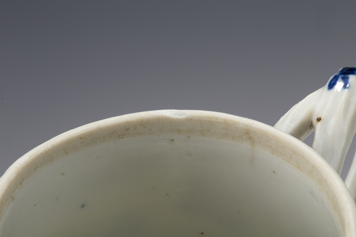 古玩陶瓷清中早·青花花卉紋執杯拍賣，當前價格1408元
