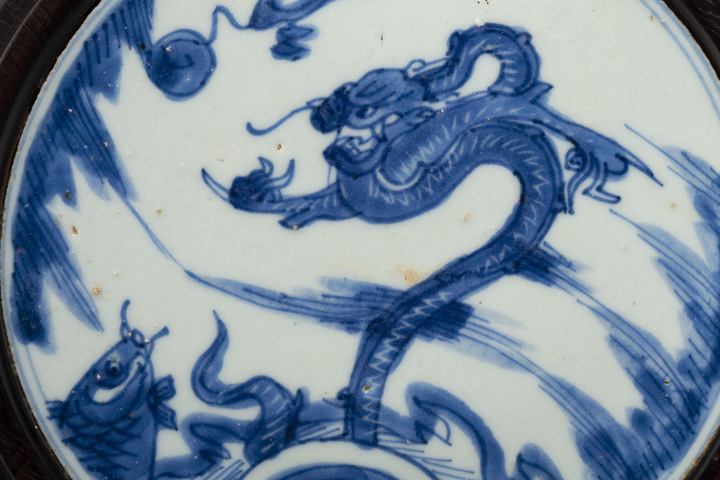 古玩陶瓷清康熙·紅木嵌青花魚化龍紋盤底標本拍賣，當前價格756元
