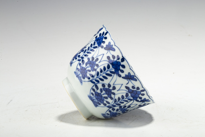 古玩陶瓷清晚·青花開窗花卉紋花口茶碗拍賣，當前價格756元