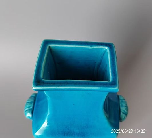 古玩陶瓷孔雀藍釉四方瓶真品鑒賞圖