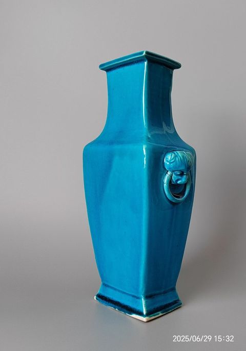 古玩陶瓷孔雀藍釉四方瓶真品鑒賞圖