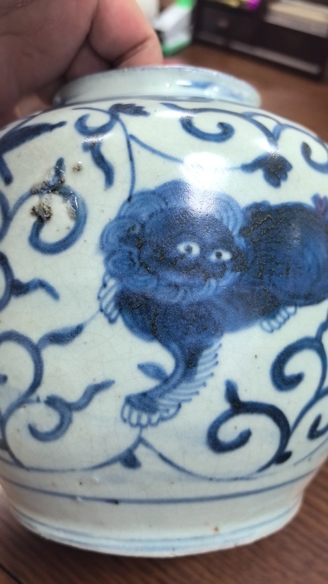 古玩陶瓷花間獅子紋青花罐真品鑒賞圖