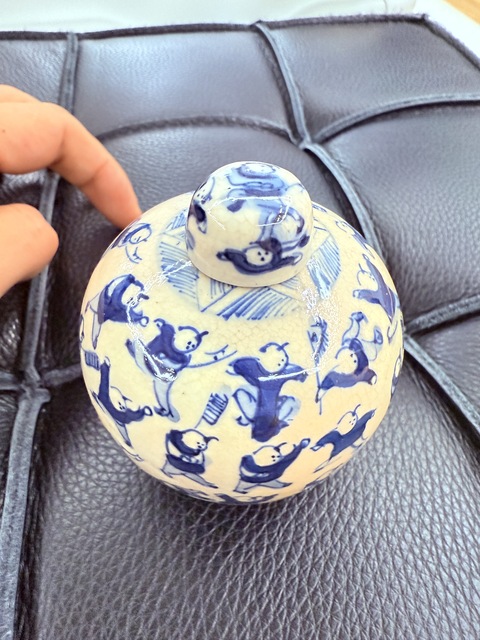古玩陶瓷嬰戲紋青花煨瓷蓋罐真品鑒賞圖