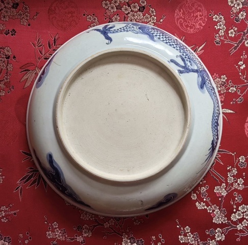 古玩陶瓷過墻龍紋青花盤真品鑒賞圖