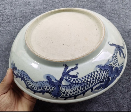 古玩陶瓷過墻龍紋青花盤真品鑒賞圖