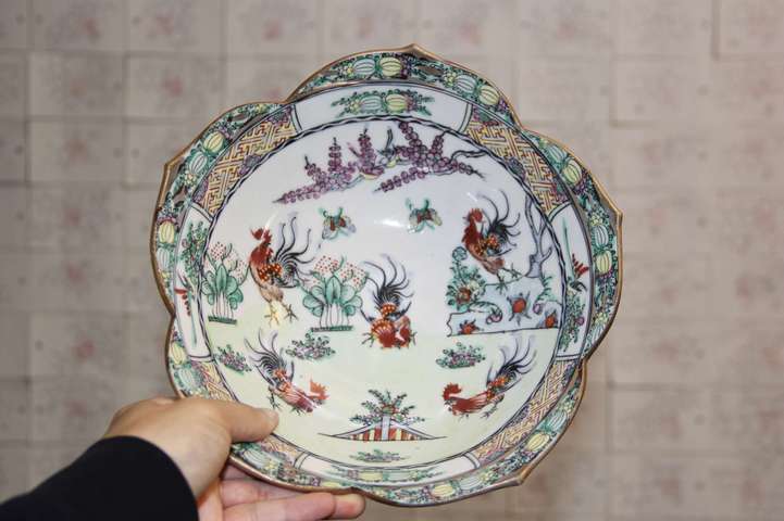 古玩陶瓷民國解放初?廣彩大雞圖蓮花大碗（全品）拍賣，當前價格618元