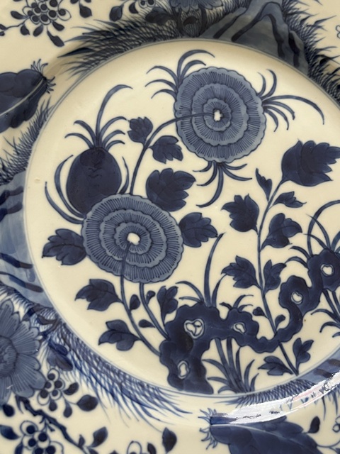 古玩陶瓷青花洞石花卉紋盤真品鑒賞圖