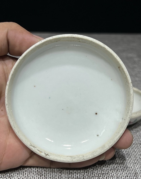 古玩陶瓷晚清細(xì)路粉彩印泥盒真品鑒賞圖