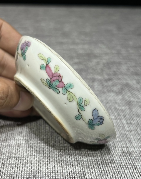 古玩陶瓷晚清細(xì)路粉彩印泥盒真品鑒賞圖