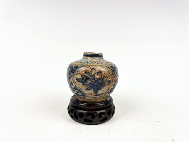 古玩陶瓷明晚期·青花花卉紋水盂真品鑒賞圖