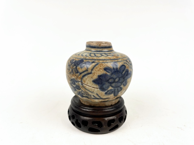 古玩陶瓷明晚期·青花花卉紋水盂真品鑒賞圖