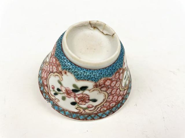 古玩陶瓷清雍正·粉彩開窗花卉紋杯拍賣，當前價格99元