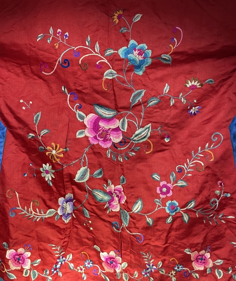 古玩雜項刺繡女服真品鑒賞圖