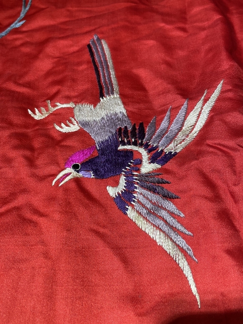 古玩雜項刺繡女服真品鑒賞圖
