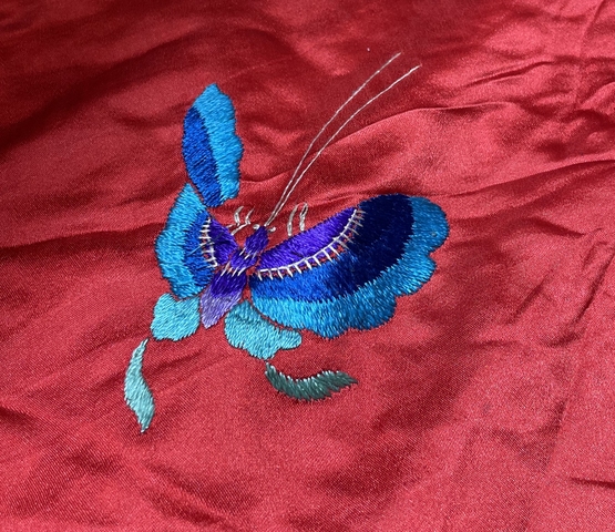 古玩雜項刺繡女服真品鑒賞圖