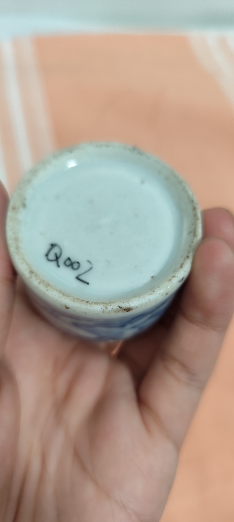 古玩陶瓷花卉紋青花水盂真品鑒賞圖