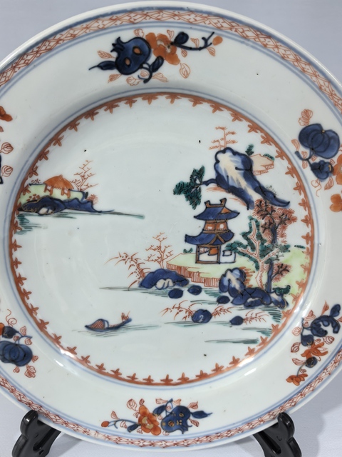 古玩陶瓷雍乾青花礬紅描金山水樓閣人物賞盤真品鑒賞圖