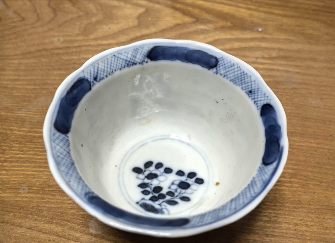 古玩陶瓷人物紋青花杯盤(pán)真品鑒賞圖