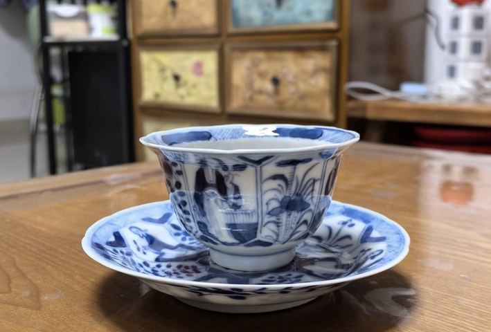 古玩陶瓷人物紋青花杯盤(pán)真品鑒賞圖