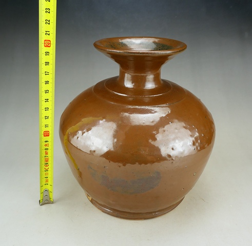 古玩陶瓷精品:明晚期耀州窯紫金釉弦紋撇口瓶拍賣,當前價格108元