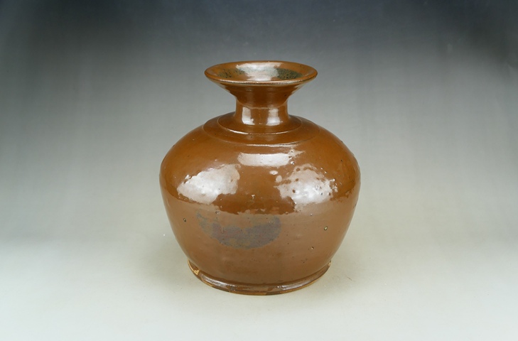 古玩陶瓷精品:明晚期耀州窯紫金釉弦紋撇口瓶拍賣,當前價格108元