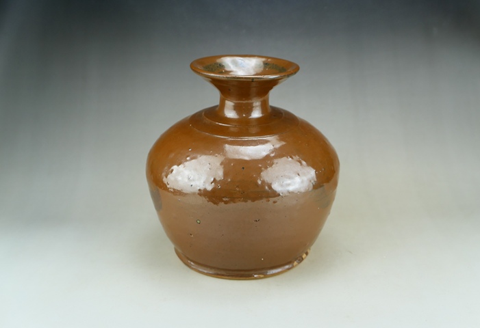 古玩陶瓷精品:明晚期耀州窯紫金釉弦紋撇口瓶拍賣,當前價格108元