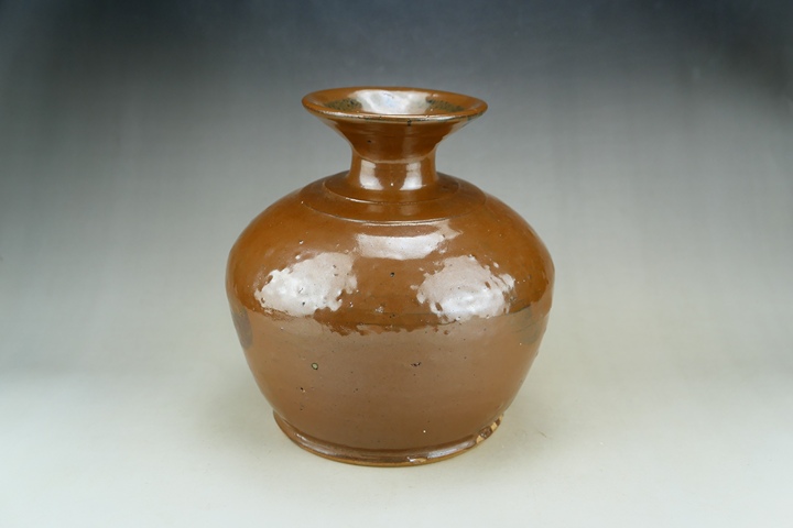 古玩陶瓷精品:明晚期耀州窯紫金釉弦紋撇口瓶拍賣,當前價格108元