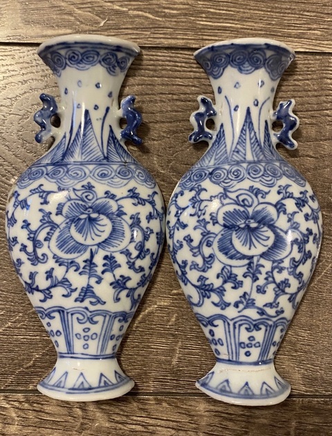 古玩陶瓷青花淡描花卉紋壁瓶真品鑒賞圖
