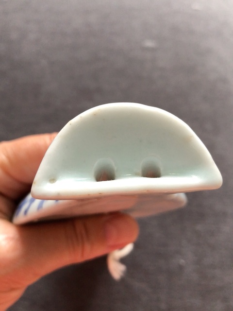古玩陶瓷青花淡描花卉紋壁瓶真品鑒賞圖