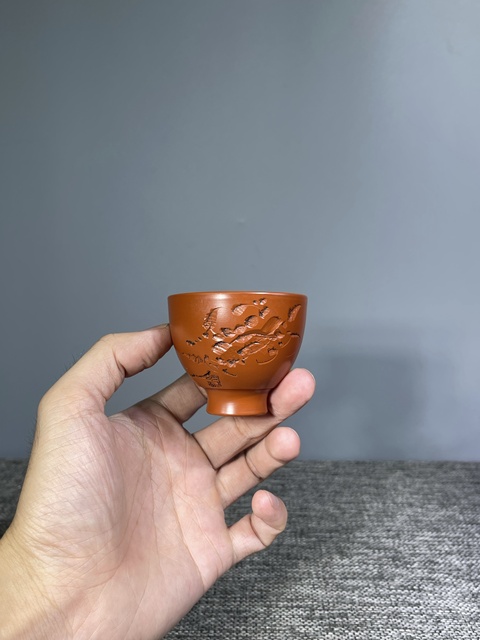 古玩陶瓷創(chuàng)匯.朱泥料螃蟹刻花茶杯拍賣，當(dāng)前價(jià)格0元