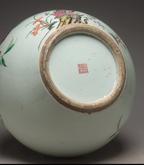 古玩陶瓷粉彩桃紋天球瓶真品鑒賞圖