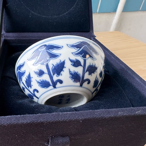 古玩陶瓷青花花卉紋臥足杯真品鑒賞圖