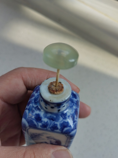 古玩陶瓷嬰戲紋青花鼻煙壺真品鑒賞圖