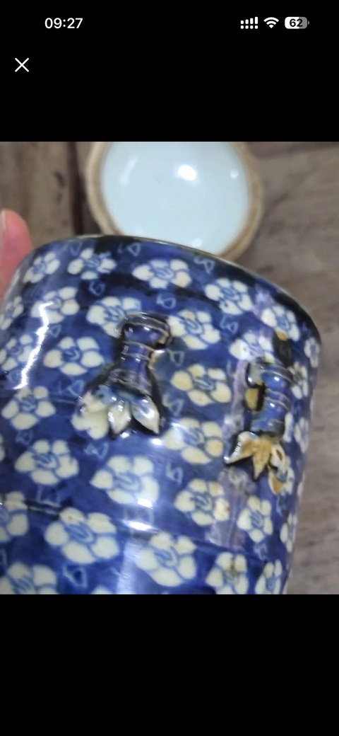 古玩陶瓷青花留白花卉紋蓋罐真品鑒賞圖