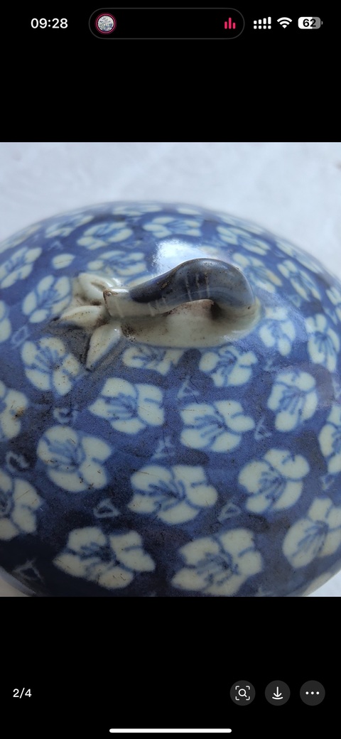 古玩陶瓷青花留白花卉紋蓋罐真品鑒賞圖