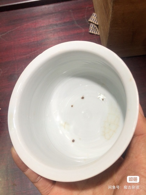 古玩陶瓷白釉壓手杯真品鑒賞圖