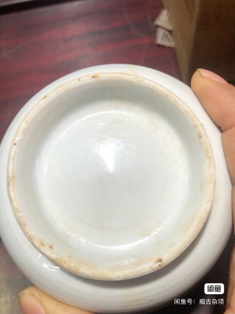 古玩陶瓷白釉壓手杯真品鑒賞圖