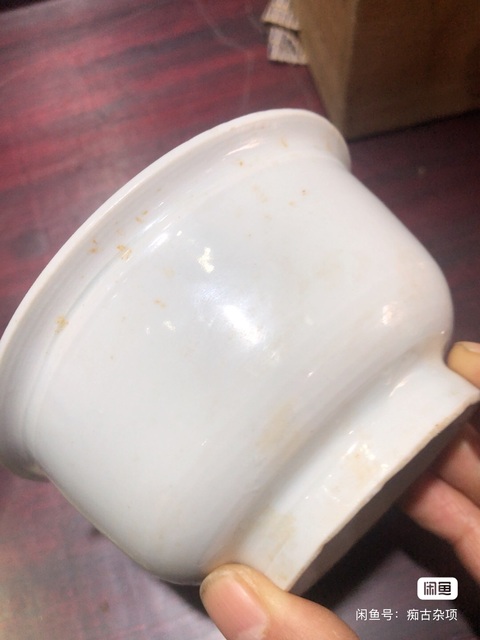 古玩陶瓷白釉壓手杯真品鑒賞圖