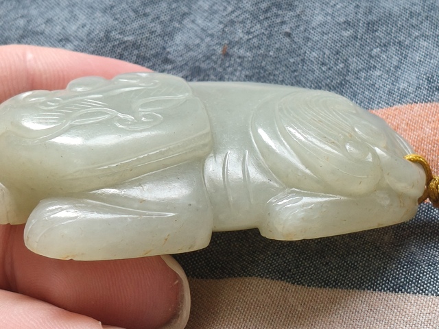 古玩玉器現(xiàn)代和田玉工藝品真品鑒賞圖