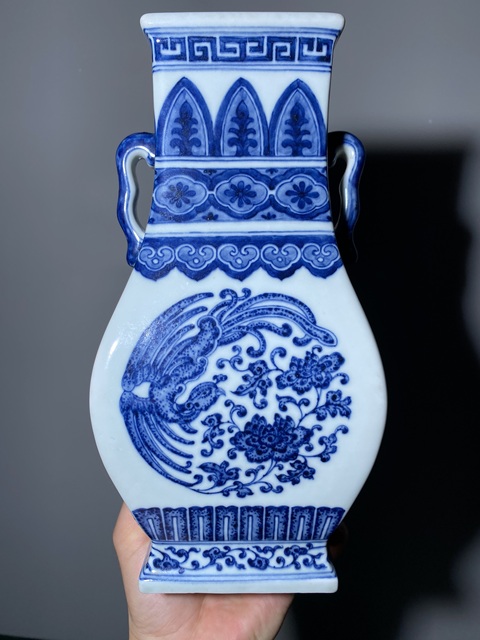 古玩陶瓷清乾隆青花團鳳雙耳四方瓶拍賣，當前價格10000元
