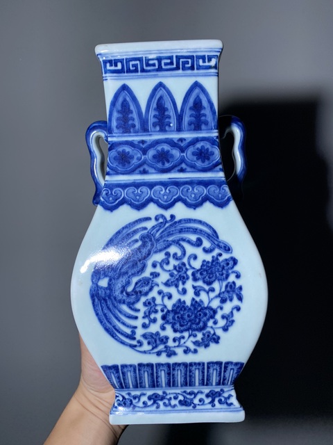 古玩陶瓷清乾隆青花團鳳雙耳四方瓶拍賣，當前價格10000元