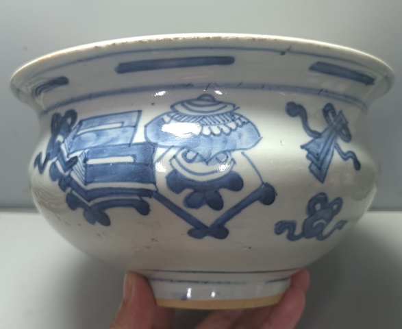 古玩陶瓷博古圖青花圈足缽式香爐真品鑒賞圖