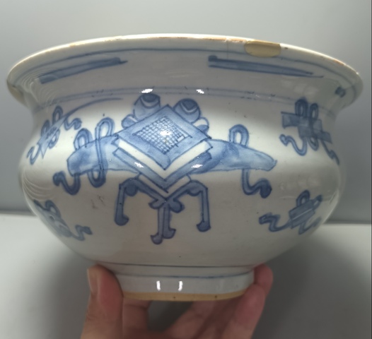 古玩陶瓷博古圖青花圈足缽式香爐真品鑒賞圖