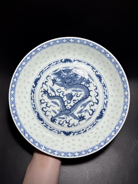 古玩陶瓷民國·青花玲瓏瓷龍紋大盤拍賣，當前價格788元
