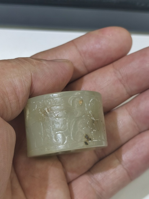 古玩玉器和田玉雕“獸面紋扳指”真品鑒賞圖