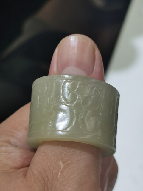 古玩玉器和田玉雕“獸面紋扳指”真品鑒賞圖