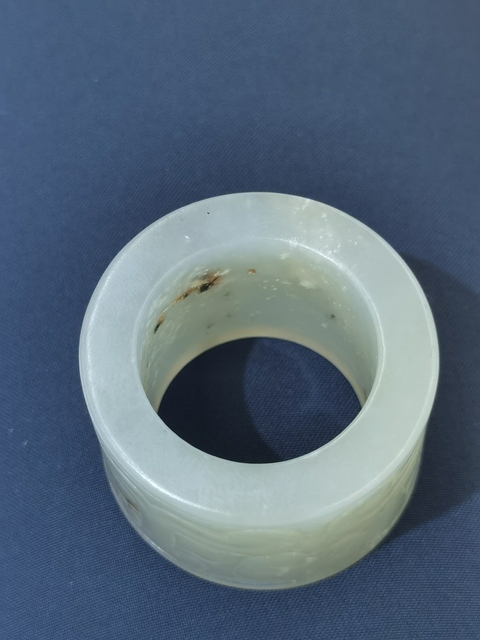 古玩玉器和田玉雕“獸面紋扳指”真品鑒賞圖