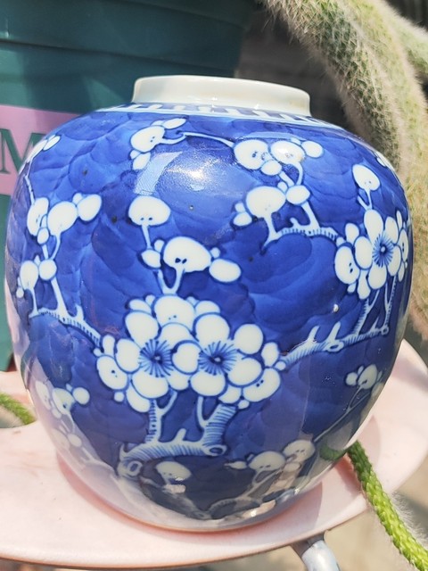 古玩陶瓷青花冰梅圖罐真品鑒賞圖